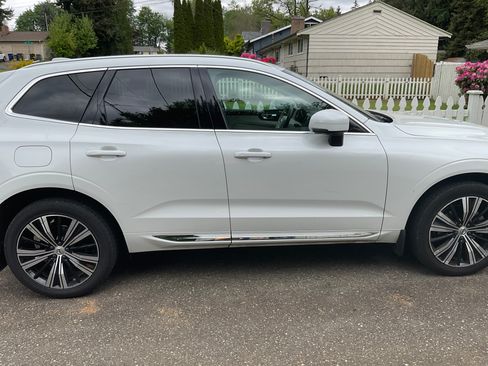 Used 2022 Volvo XC60 B5 Inscription w/ Advanced Package AWD/4WD image 4