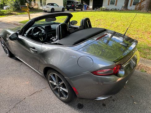 Used 2019 MAZDA MX-5 Miata Grand Touring w/ GT-S Package RWD image 6