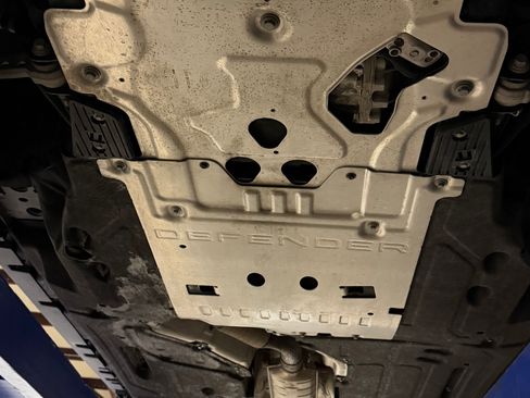 Used 2023 Land Rover Defender 130 X-Dynamic SE image 25