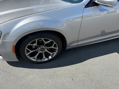 Used 2018 Chrysler 300 S w/ 300S Premium Group RWD image 4