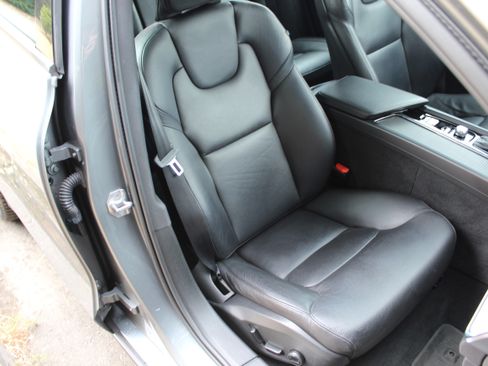 Used 2020 Volvo V60 T5 Momentum FWD image 21
