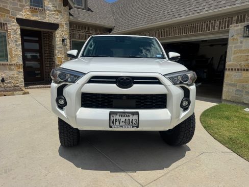 Used 2022 Toyota 4Runner SR5 Premium w/ Moonroof Package AWD/4WD image 2
