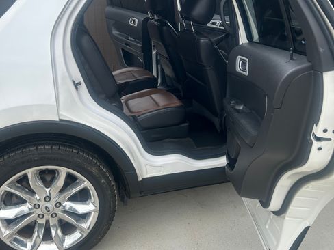 Used 2015 Ford Explorer Limited w/ Equipment Group 301A FWD image 11