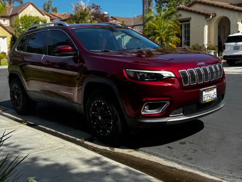 Used 2019 Jeep Cherokee Limited FWD image 11