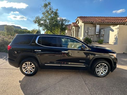 Used 2017 GMC Acadia SLE image 1