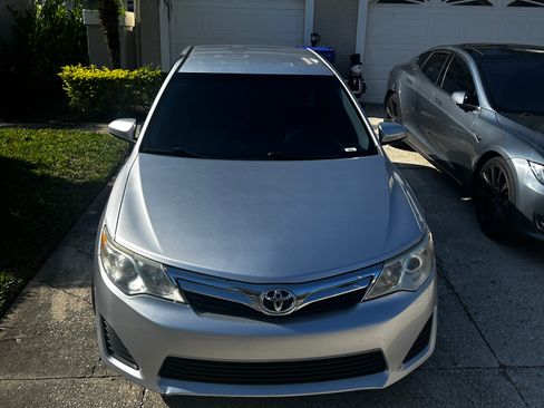 Used 2014 Toyota Camry LE image 1