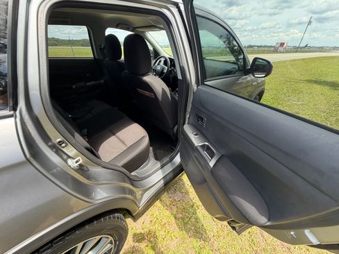 Used 2018 Mitsubishi Outlander Sport ES FWD image 6