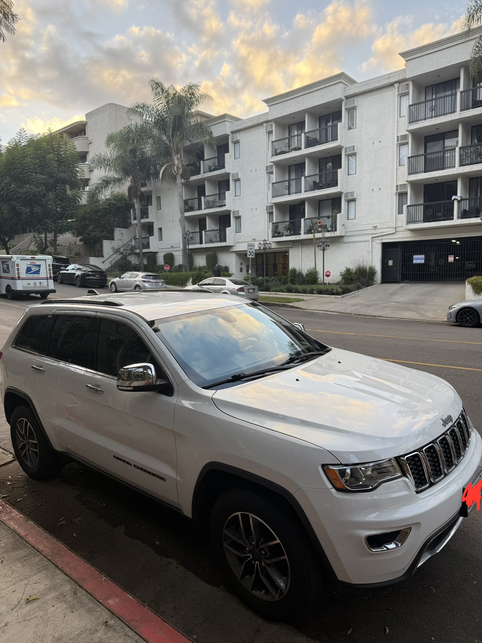 Used 2019 Jeep Grand Cherokee Limited RWD image 9