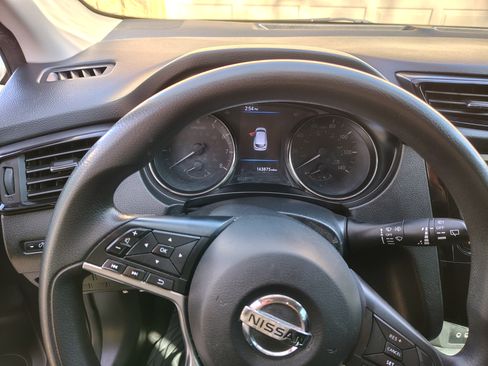 Used 2019 Nissan Rogue Sport S image 11