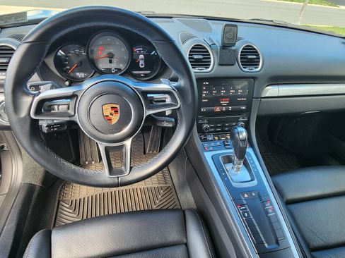 Used 2018 Porsche 718 Cayman S image 11