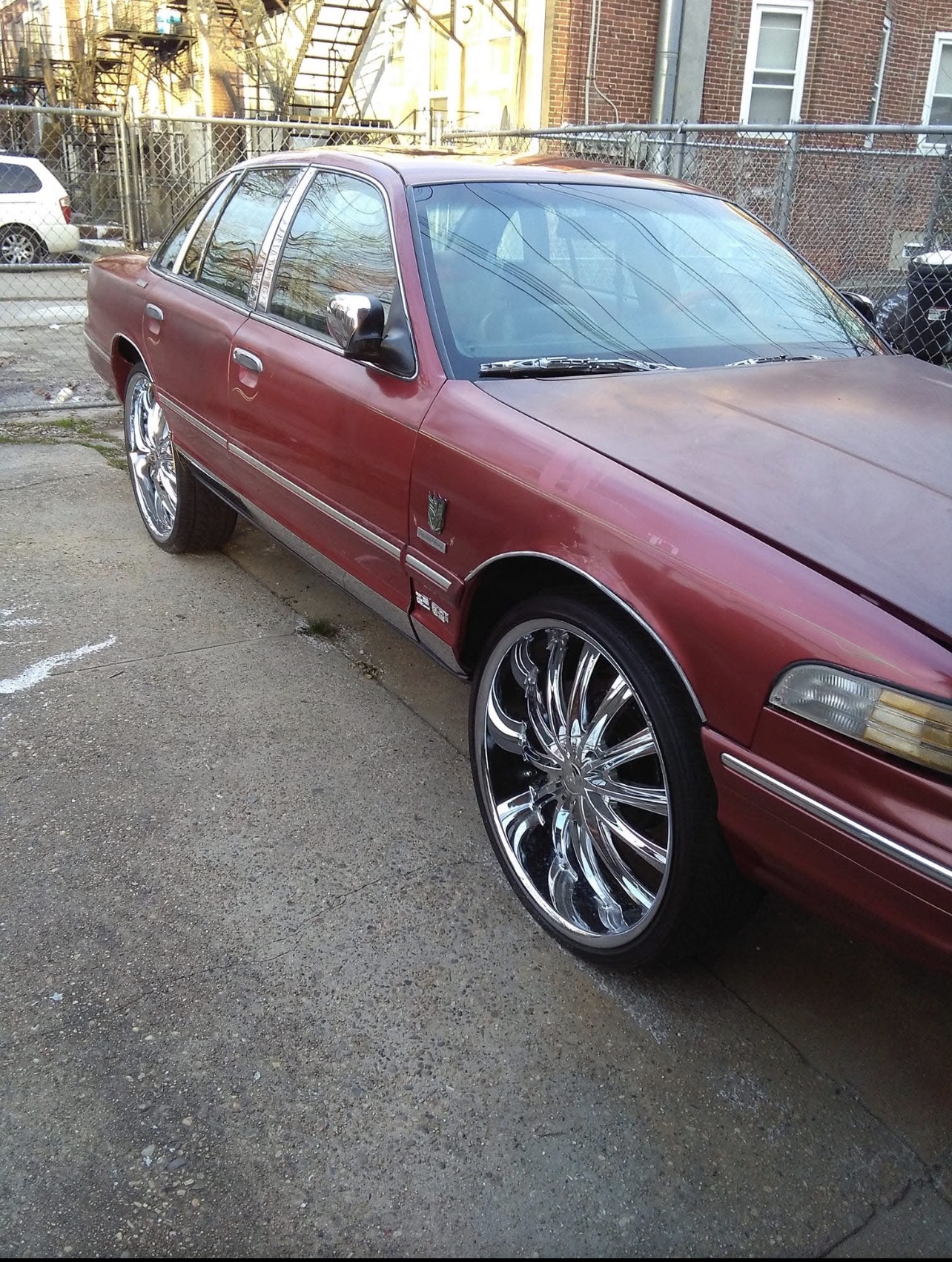 Used 1997 Ford Crown Victoria LX RWD image 2