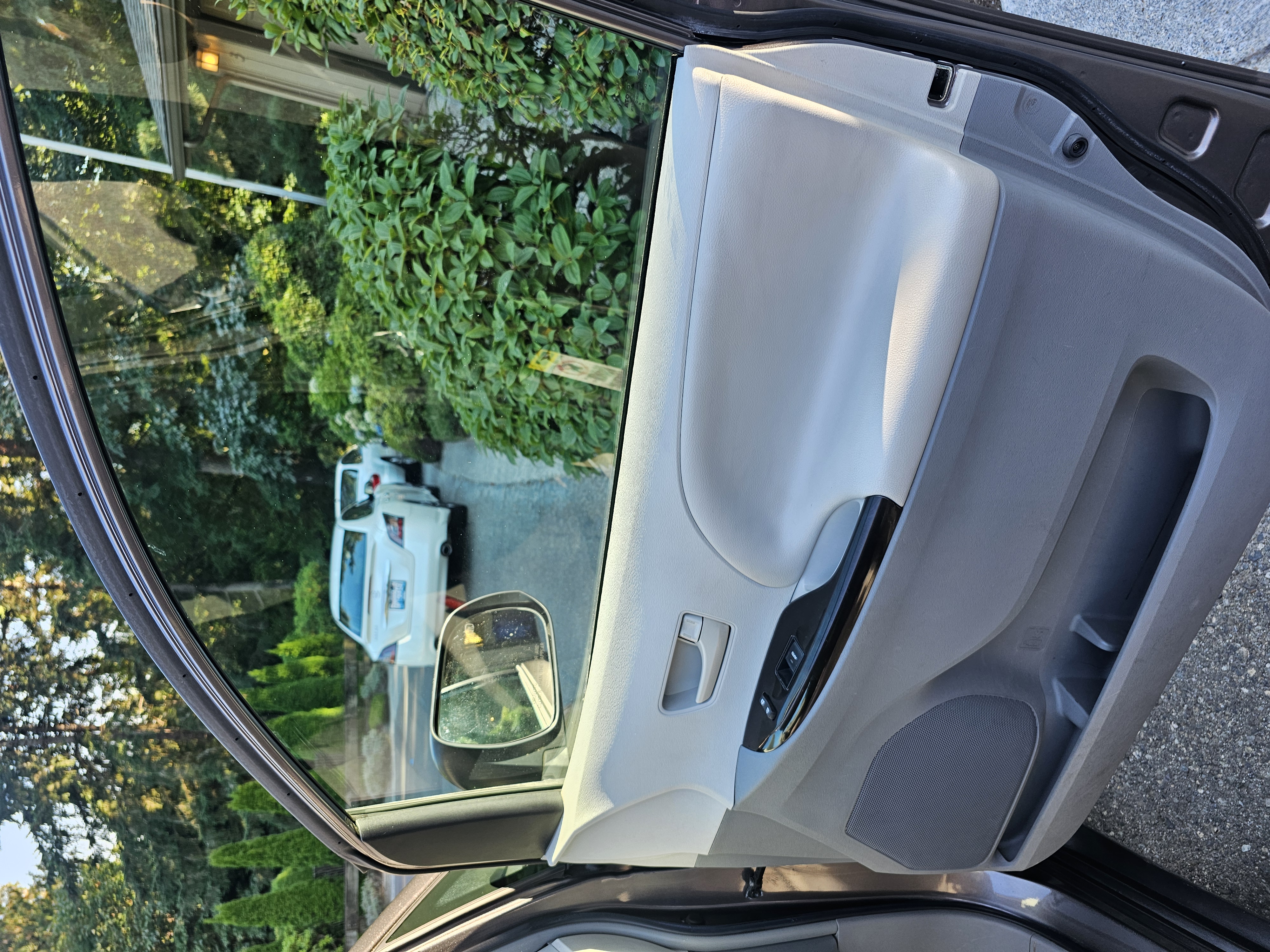 Used 2014 Toyota Sienna LE FWD image 16