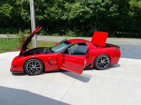 Used 2004 Chevrolet Corvette Z06 w/ Memory Package RWD image 9