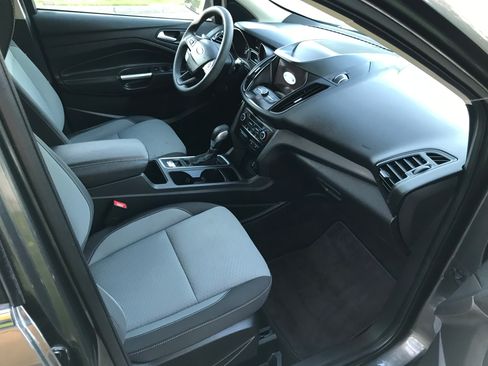 Used 2019 Ford Escape SE image 12