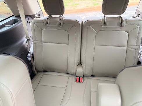 Used 2023 Lincoln Aviator Reserve w/ Equipment Group 201A image 15