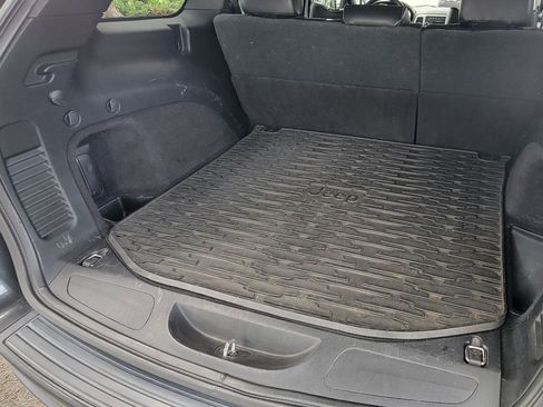 Used 2011 Jeep Grand Cherokee Laredo image 10