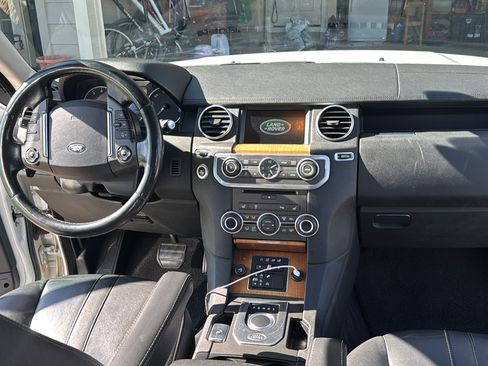 Used 2015 Land Rover LR4 HSE AWD/4WD image 10