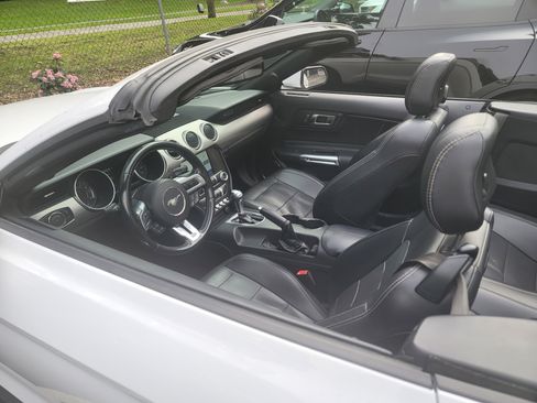 Used 2020 Ford Mustang Premium image 15