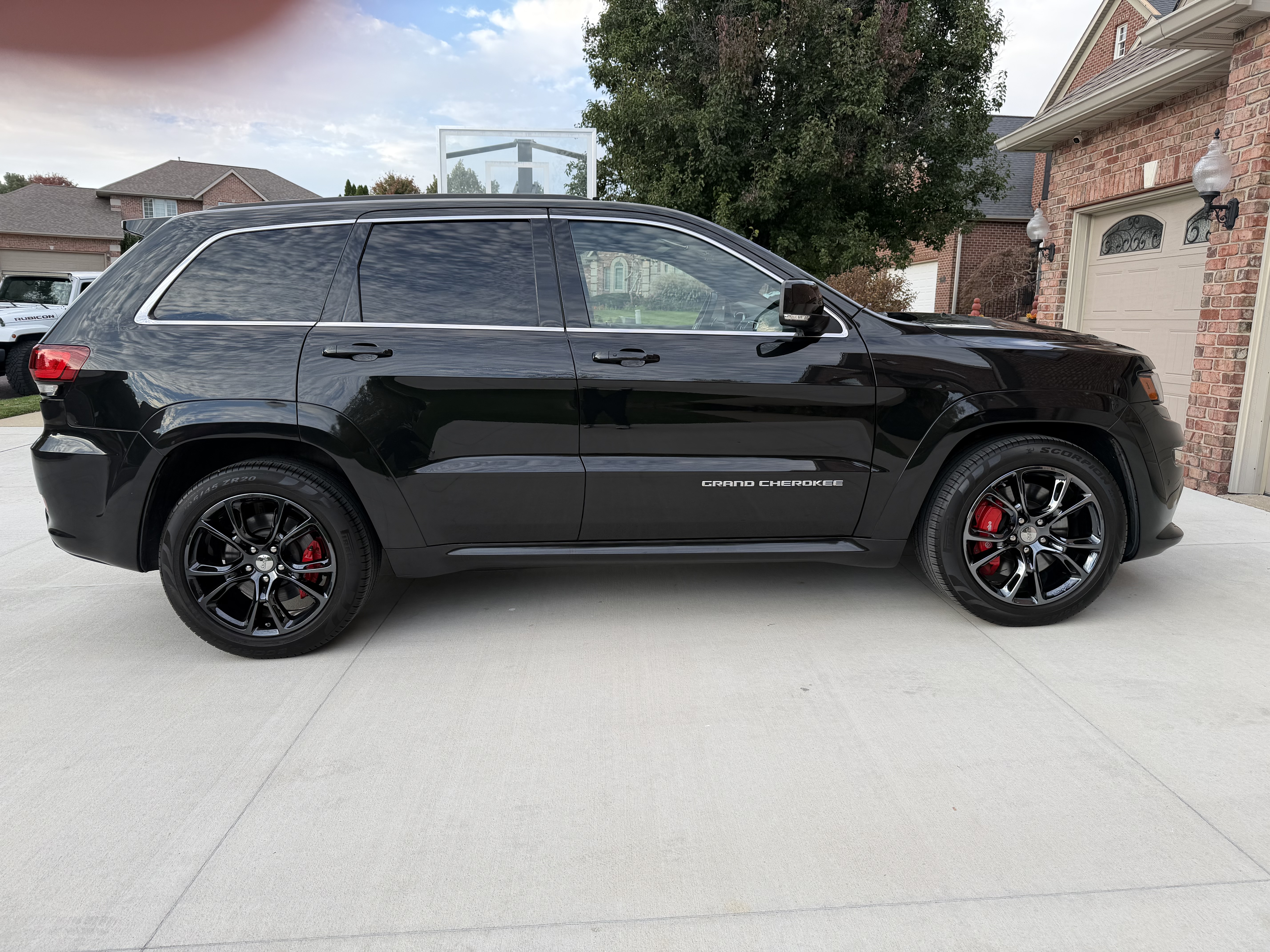 Used 2014 Jeep Grand Cherokee SRT w/ Trailer Tow Group IV AWD/4WD image 5