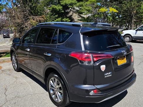 Used 2018 Toyota RAV4 Limited image 13