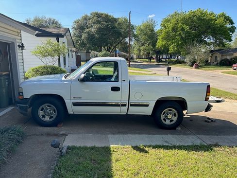 Used 2001 Chevrolet Silverado 1500 2WD Regular Cab image 1