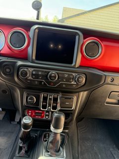 Used 2022 Jeep Gladiator Rubicon w/ LED Lighting Group AWD/4WD image 13