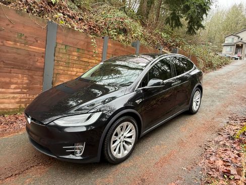 Used 2018 Tesla Model X 75D image 8