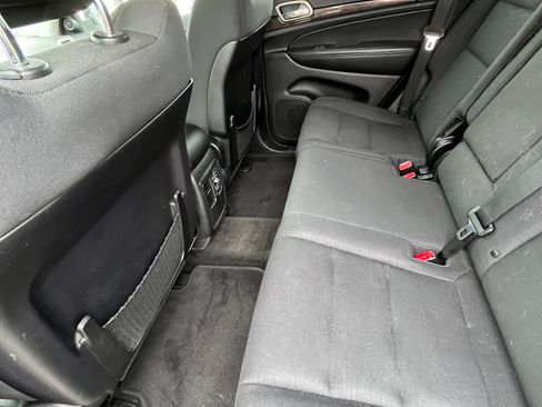 Used 2012 Jeep Grand Cherokee Laredo w/ Laredo E Group AWD/4WD image 13