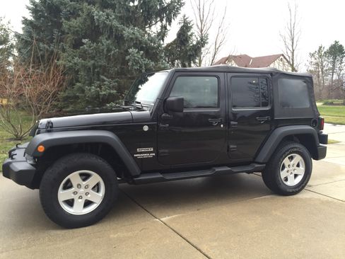 Used 2011 Jeep Wrangler Unlimited Sport image 1