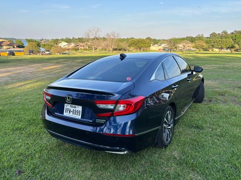 Used 2018 Honda Accord Touring image 4