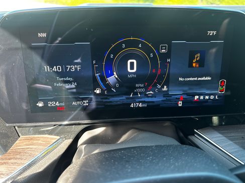 Used 2025 Chevrolet Suburban LT w/ Sun And Tow Package image 9