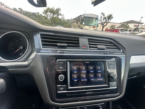 Used 2021 Volkswagen Tiguan S image 5