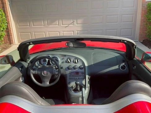 Used 2006 Pontiac Solstice Convertible w/ Premium Package image 2