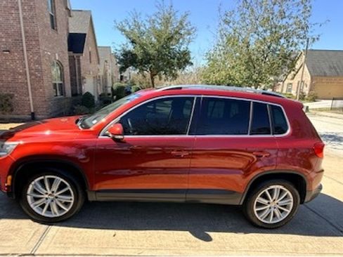 Used 2009 Volkswagen Tiguan SEL image 2