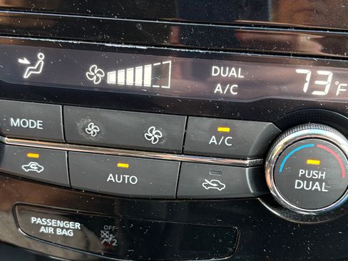 Used 2014 Nissan Rogue SL image 18