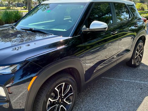 Used 2021 Chevrolet TrailBlazer ACTIV w/ Technology Package FWD image 4