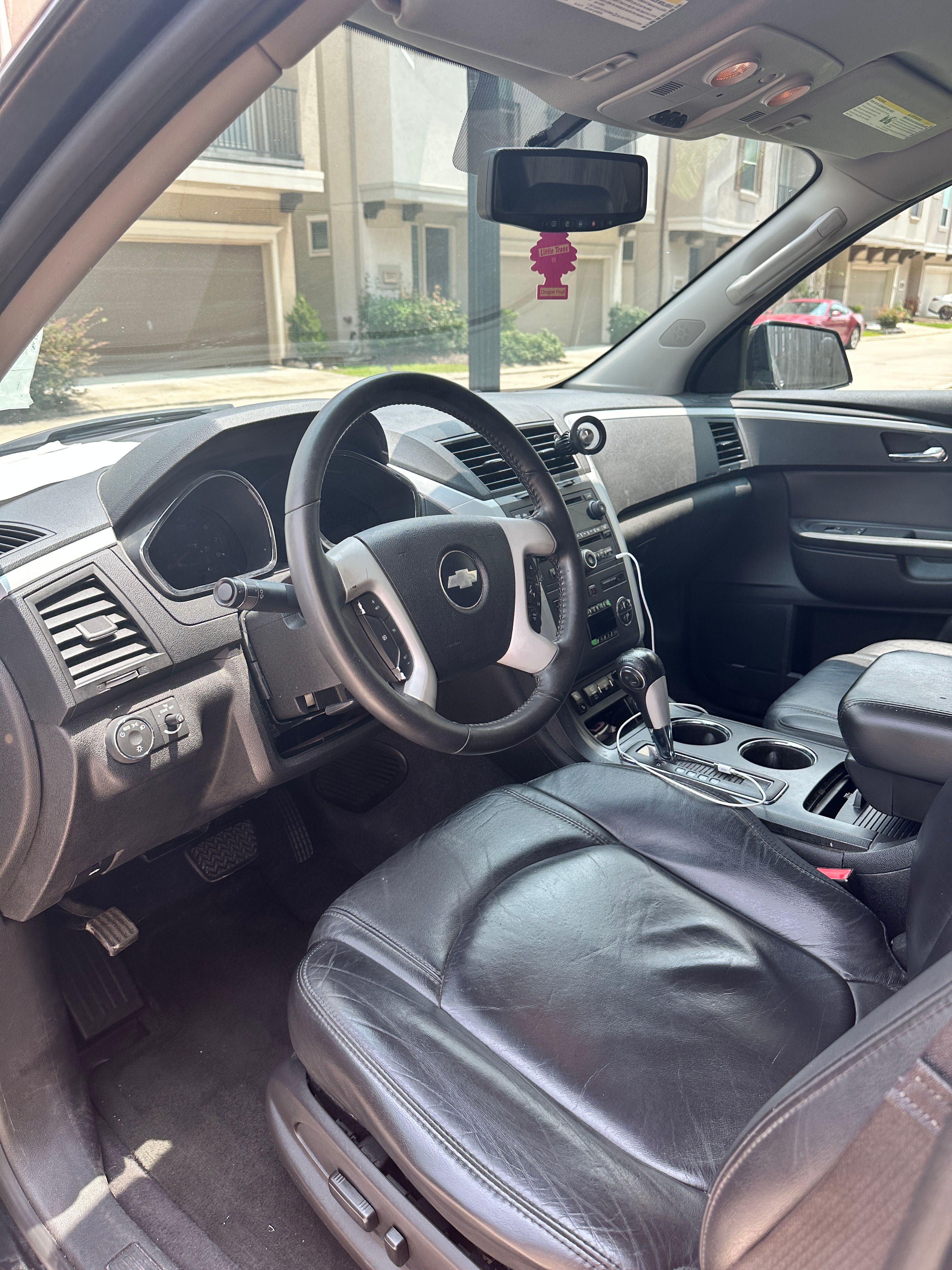 Used 2012 Chevrolet Traverse LT FWD image 12
