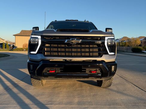 Used 2025 Chevrolet Silverado 3500 LTZ w/ LTZ Plus Package image 4