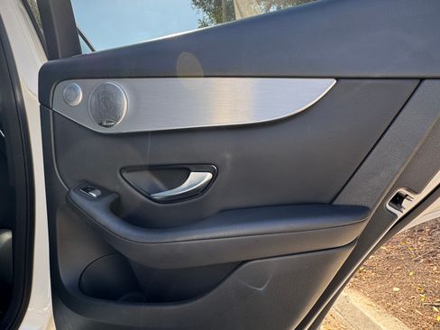 Used 2019 Mercedes-Benz GLC 350e 4MATIC image 9