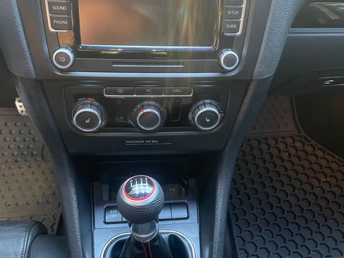 Used 2010 Volkswagen GTI 4-Door image 9