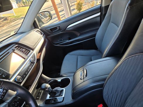 Used 2016 Toyota Highlander LE image 9