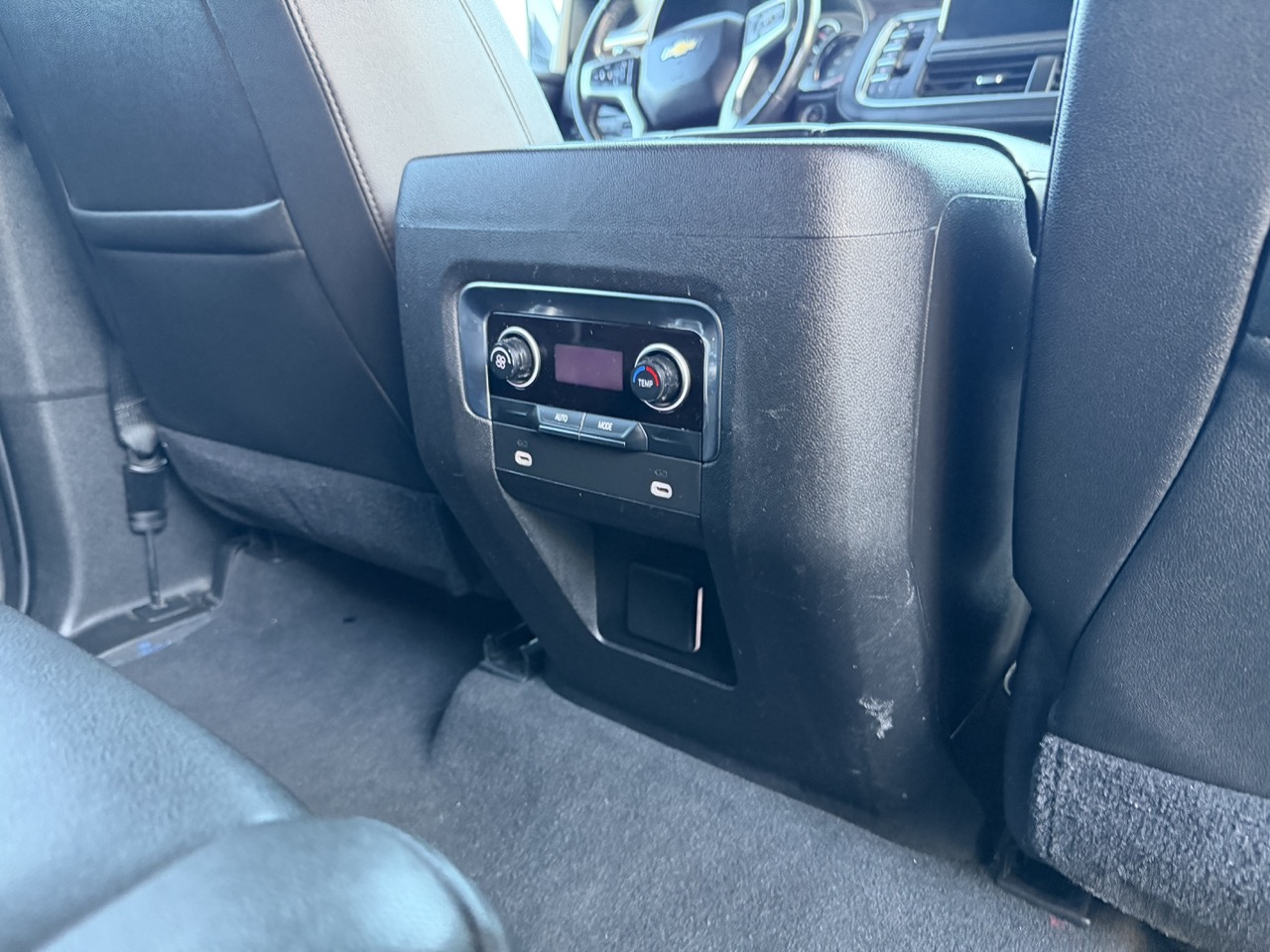 Used 2021 Chevrolet Suburban LT RWD image 18