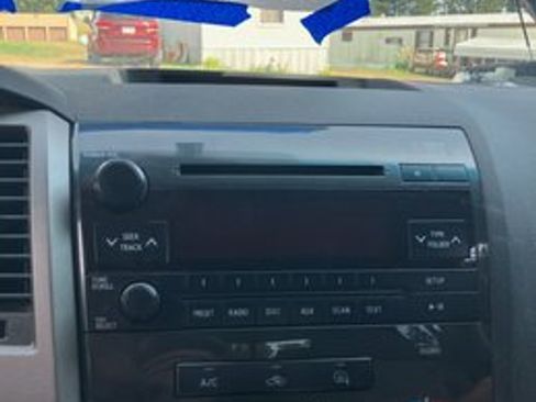 Used 2010 Toyota Tundra 4x4 Double Cab image 10