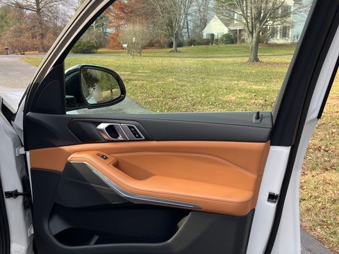 Used 2023 BMW X5 xDrive45e image 16