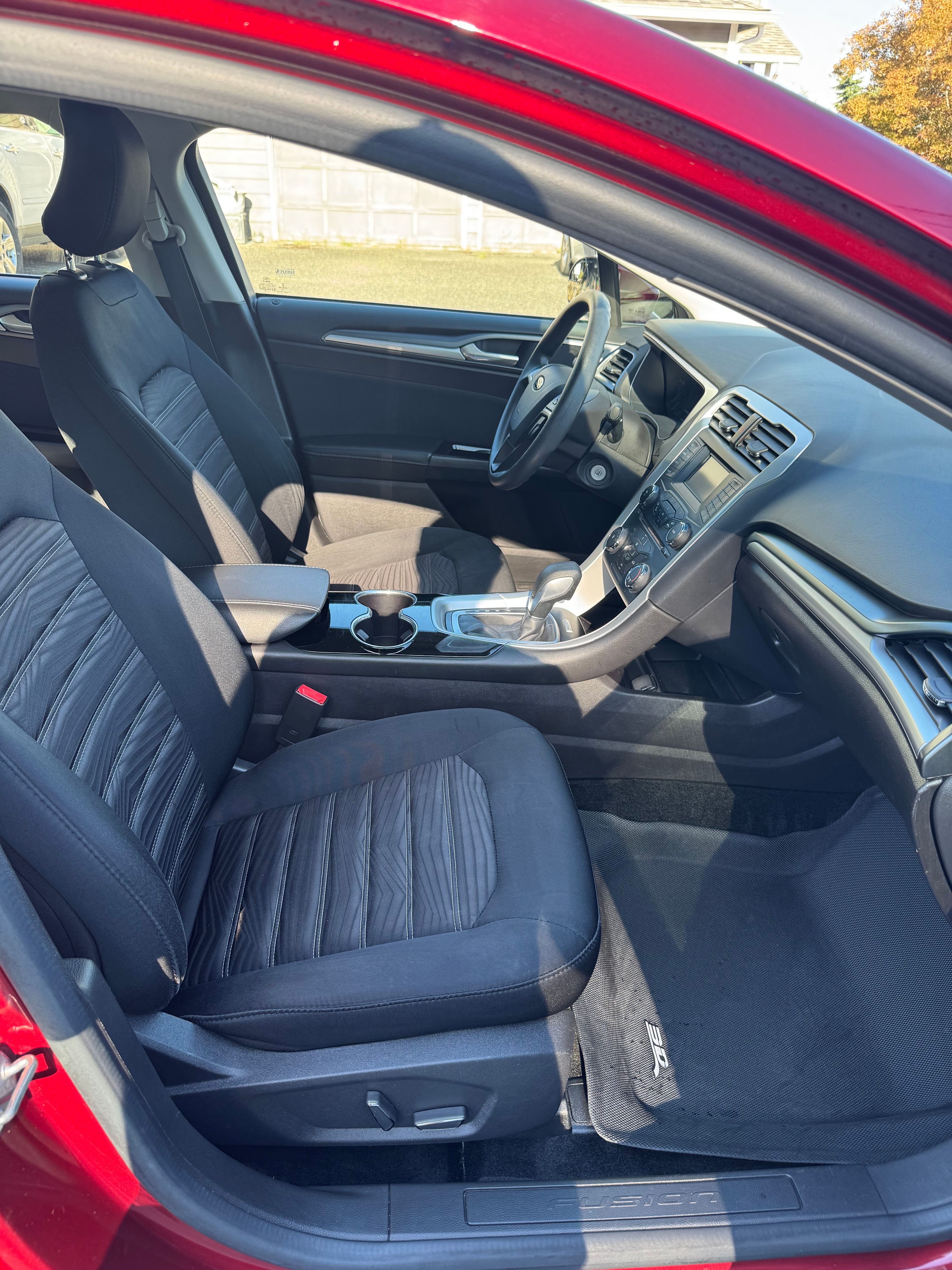 Used 2016 Ford Fusion SE FWD image 16