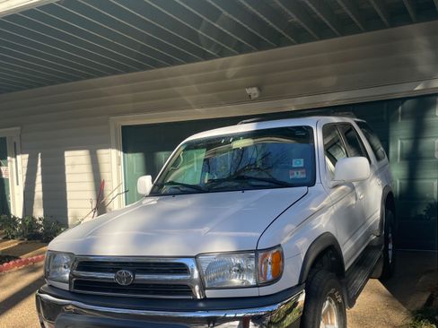 Used 1999 Toyota 4Runner SR5 image 10