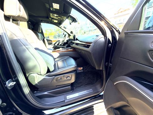 Used 2021 Cadillac Escalade ESV Premium Luxury AWD/4WD image 14