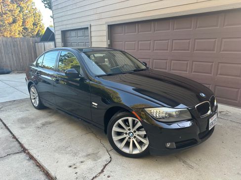 Used 2011 BMW 328i xDrive Sedan AWD/4WD image 1