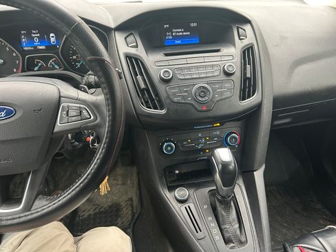 Used 2016 Ford Focus SE w/ SE Sport Package image 13