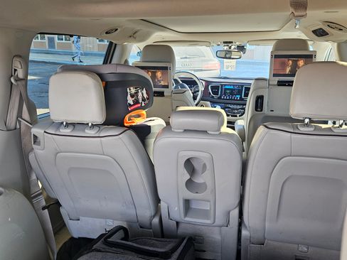 Used 2020 Chrysler Pacifica Limited image 14